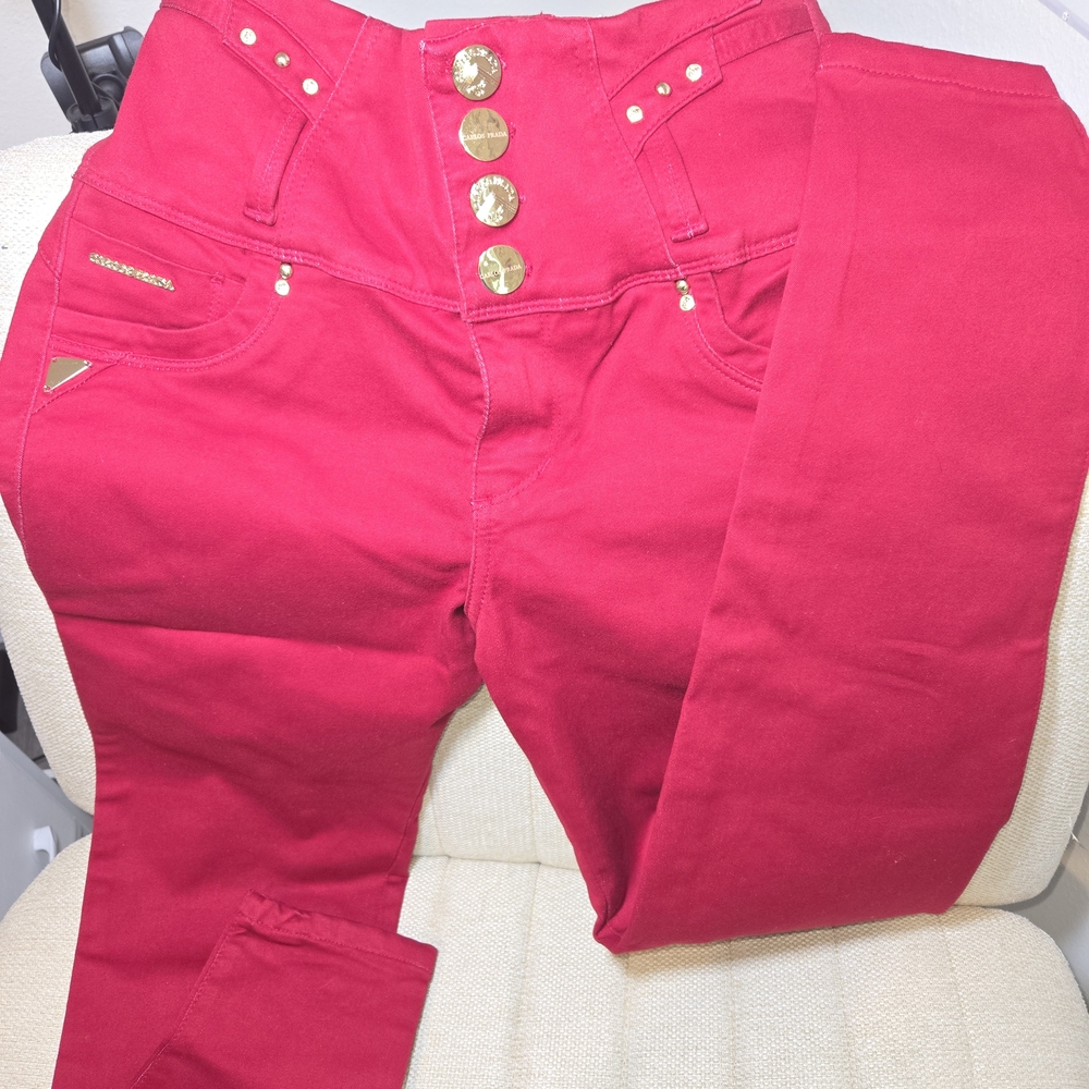 100% Colombian Jean / Psh-up Stylish Red High-Waisted Pants with Gold Buttons